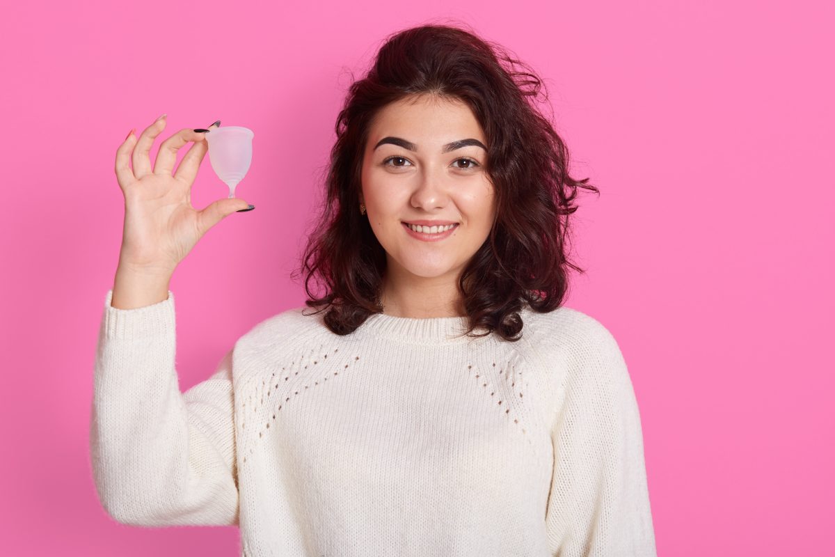 Apprenez à mettre une cup menstruelle en toute confiance avec notre guide détaillé. Découvrez les astuces et les techniques pour une utilisation facile et pratique
